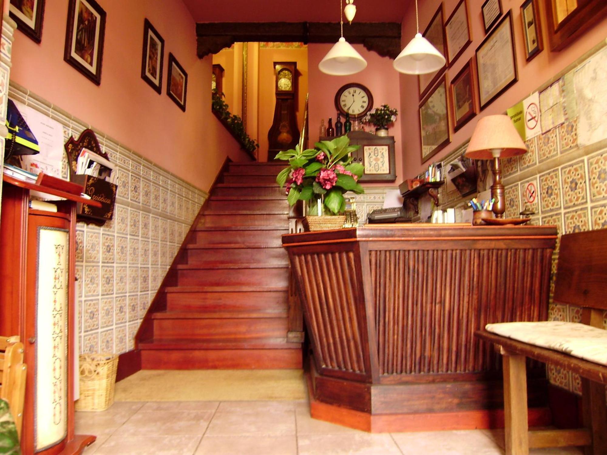 Escuder Apartamentos Turisticos รีบาเดโอ ภายนอก รูปภาพ